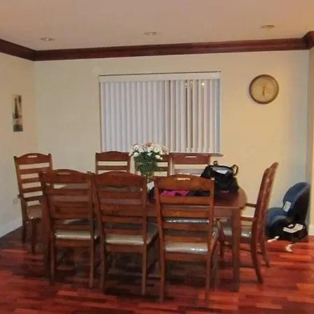 Magnificent 4bedroom On Greenway In Westport, Mayo Holiday home *
